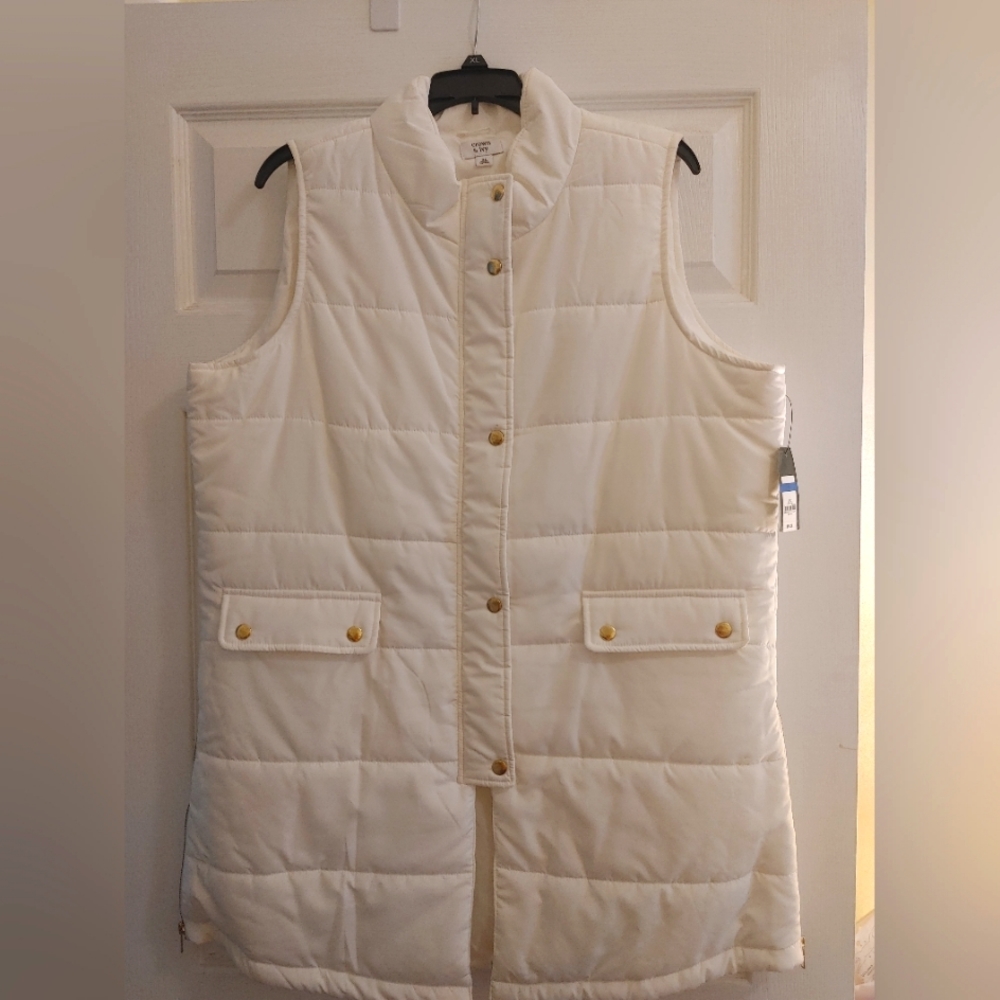 Crown and Ivy Sleeveless Vest.